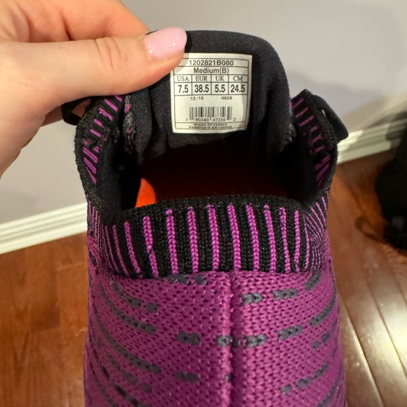 Brooks running sneakers- Women’s 7.5 - Picture 2 of 4